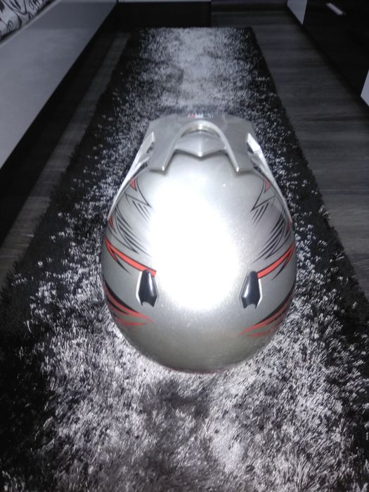 Каска без следи от употреба