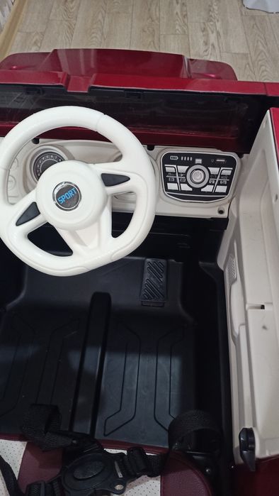 Детская машина на пульте