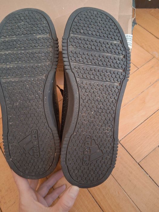 Маратонки Adidas 37.5 размер