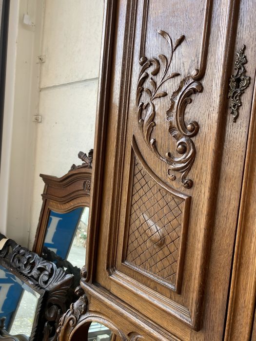 Стар френски шкаф от дъб