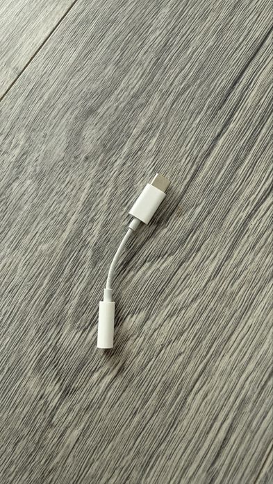Оригинален Apple USB-C към 3.5 мм адаптер.
