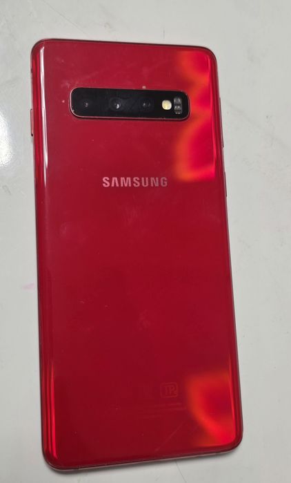 продам самсунг s10+ (торг уместен)