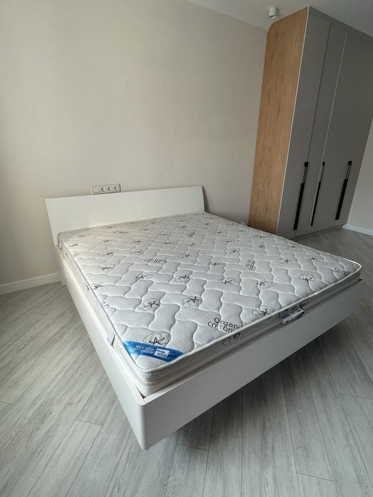 Продам 2х спальную кровать