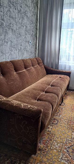 Продаётся диван и два кресла