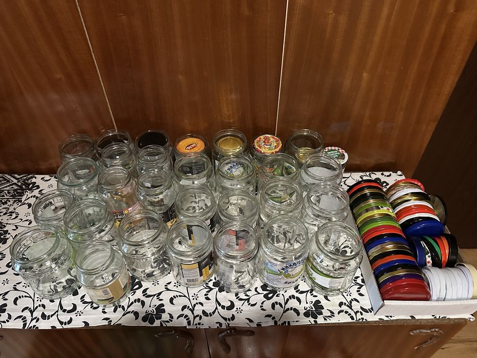 Буркани с винт и капак различни видове от 0.250 до 0,500