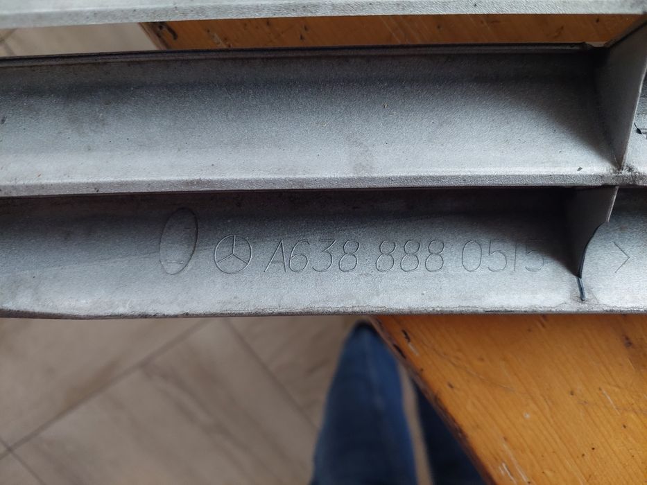 Предна решетка за Мерцедес Вито W638