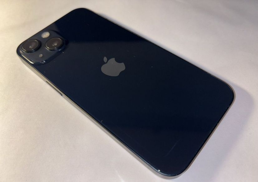 iPhone 13 128Gb с гарантией