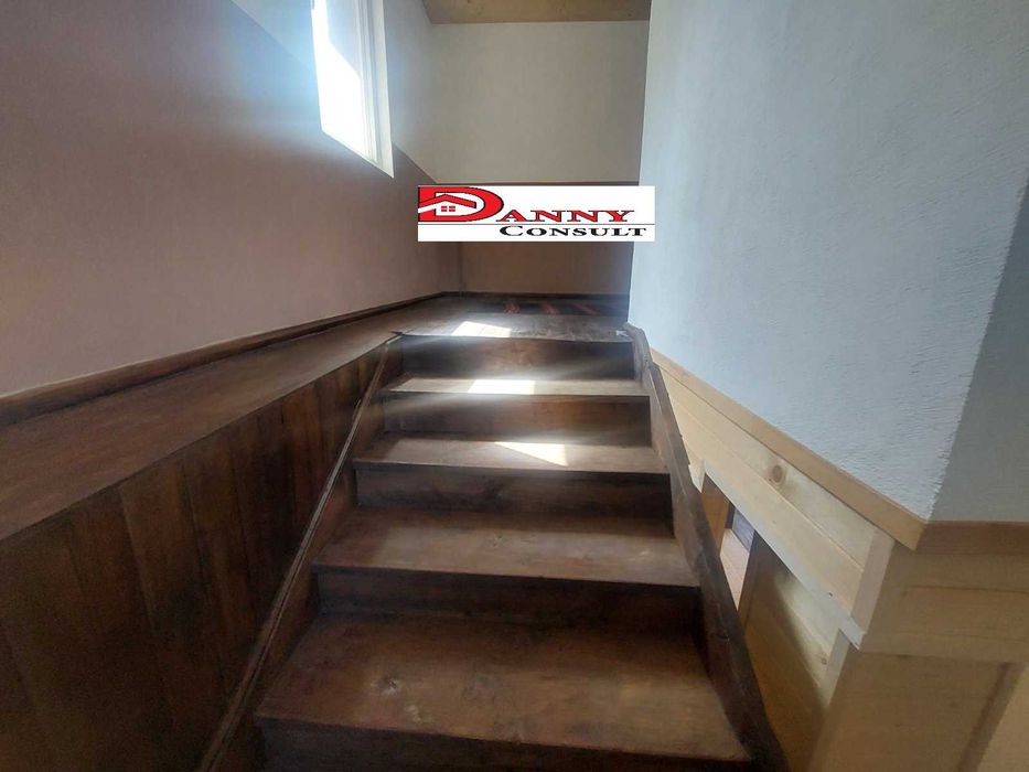 Двуетажна реновирана къща в с. Радевци - Габровски балкан