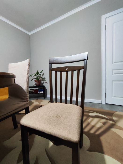 Стол со стульями