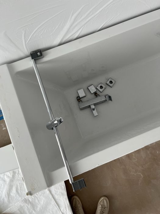 Cadă acrilică 170 x 70 cm – nouă