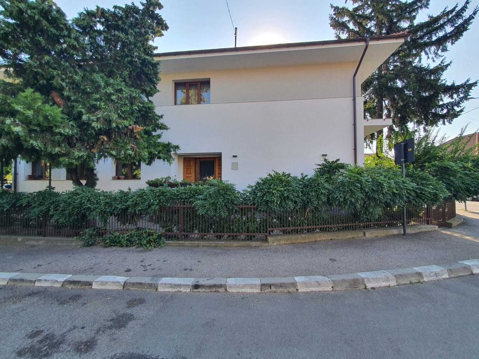 Apartament la casa, la 5 min de centru – renovat și complet utilat