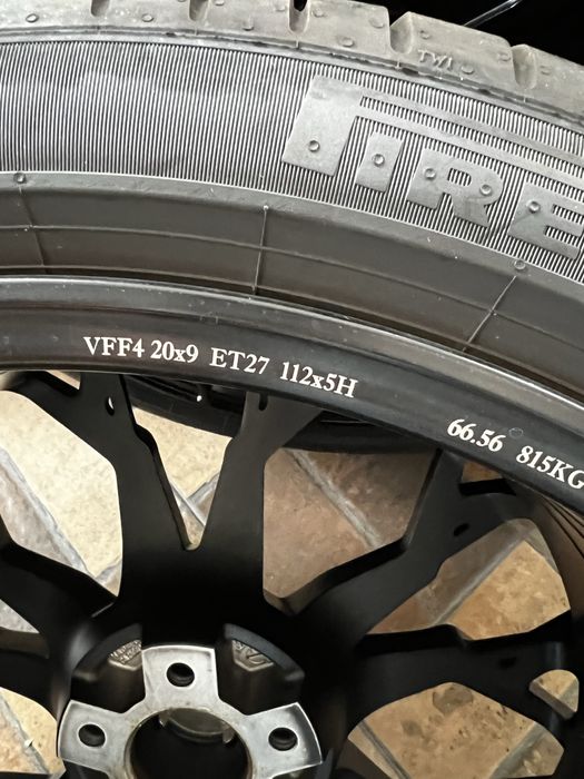 Jante Vennom cu anvelope pe