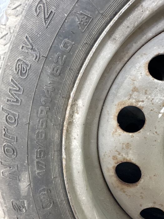 Продам Шины 175/65R14 с диском