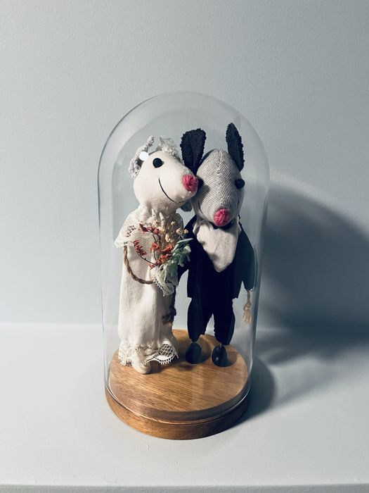 Handmade сватбен подарък под стъклен купол