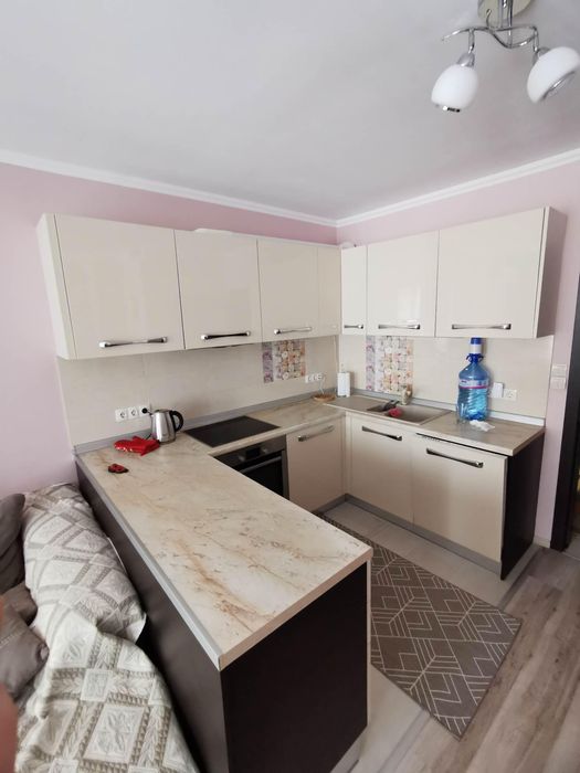 Дава се под наем Тристаен апартамент в Бургас, Център - 110 кв.м за 897.6 € - Снимка #1