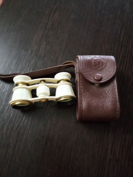 Бинокль театральный