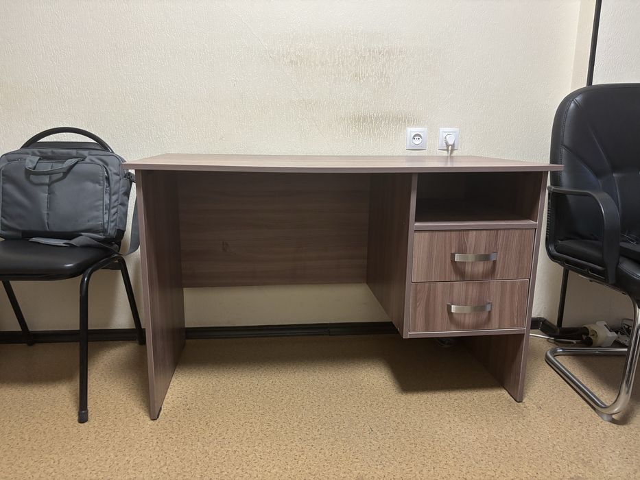 Офисный стол, серо-коричневый