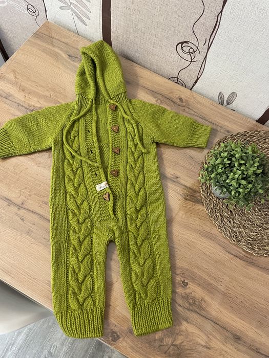 Продам вязанный комбинезон