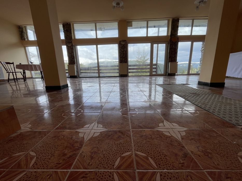 Pensiune in statiunea rânca , lînga vîrful păpușa