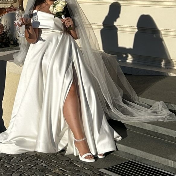 Vand rochie de mireasa  just bride