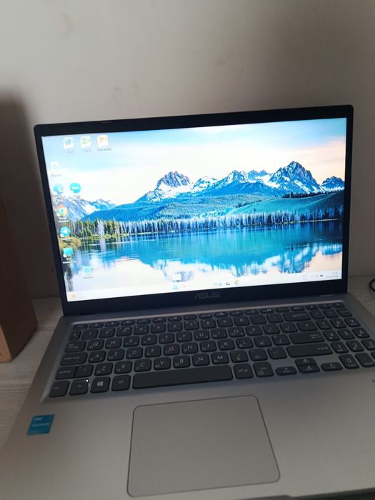Обмен.Современни ноутбук ASUS Vivobook X515