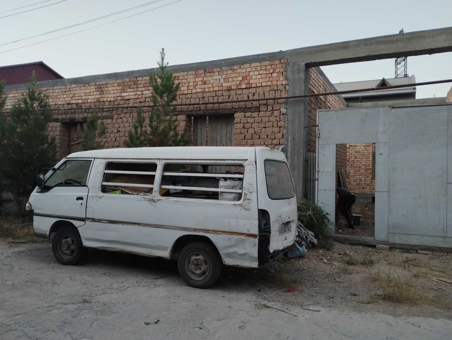 Yer, 6 sotix 2 xona uy bilan oxirigacha bitmagan