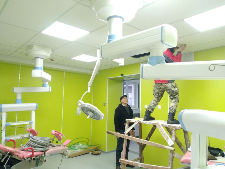 Операционная лампа двухблочная