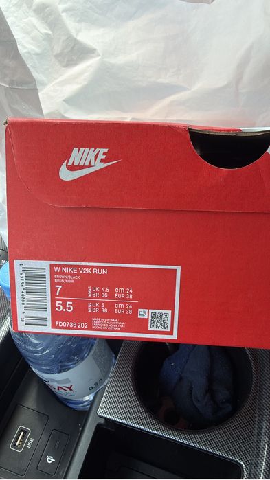 Кроссовки nike новые.