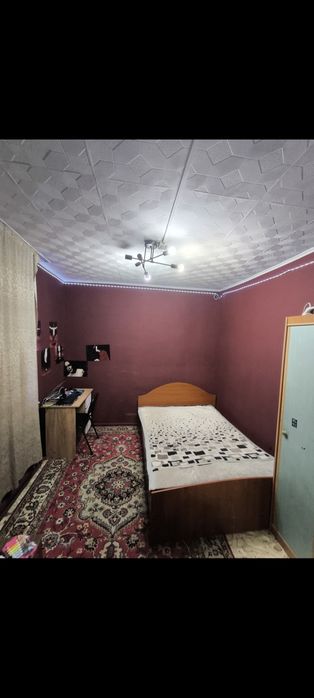 Отдам кровать без матраса