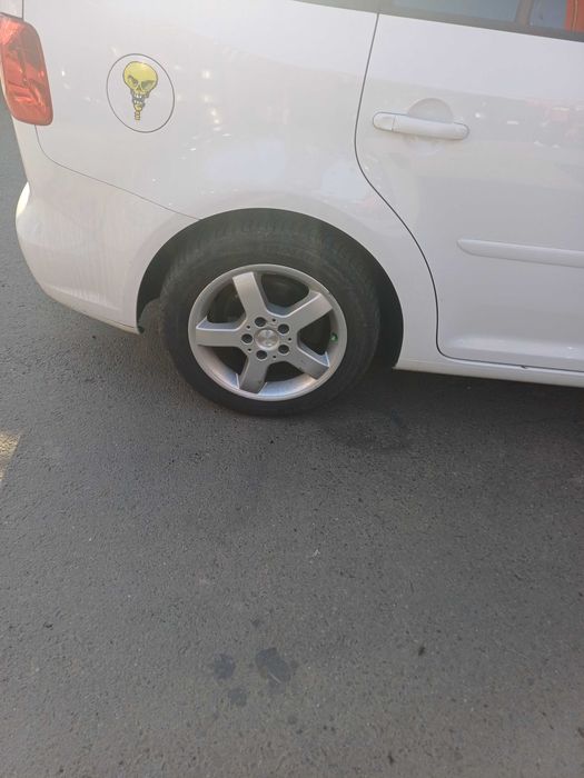Vând jante  cu cauciucuri 205/55 R16