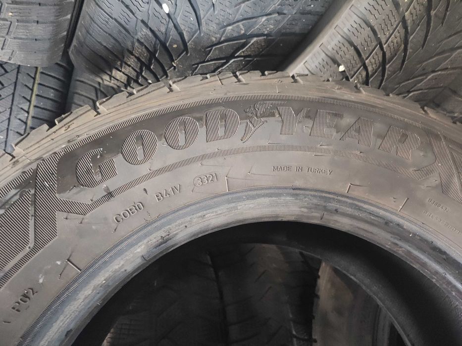 2бр.зимни гуми 235/65/16C Goodyear