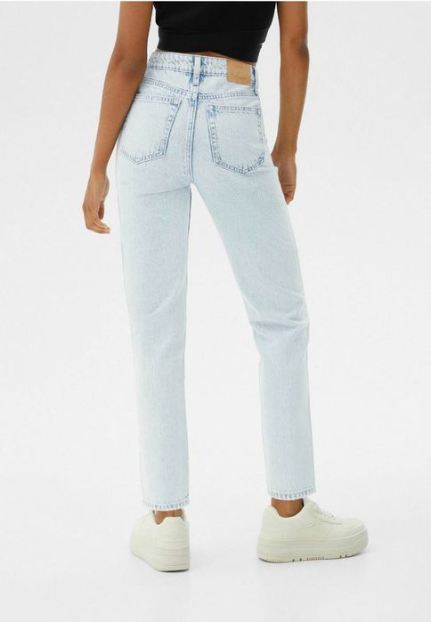 Blugi albaștrii deschis Bershka