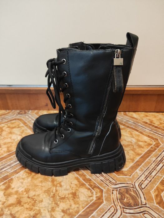 Продам демисезонные ботинки