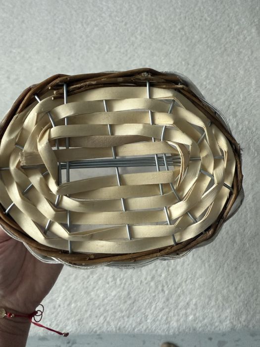 Малка плетена кошница