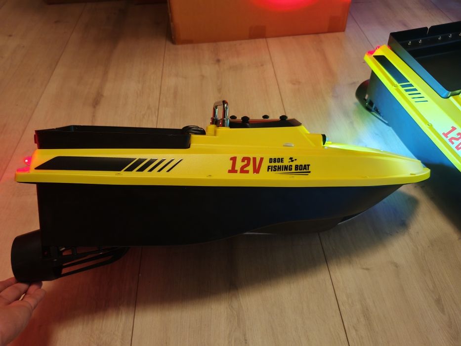 Barcuta navomodel pescuit plantat GPS cu 100 memorii autopilot 2 motoare 20km/h noi sonar 3 kg incarcare lumini puternice 65 cm lungime