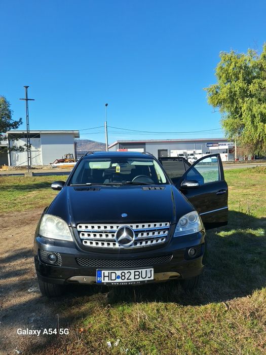 Vând Mercedes Benz ML 320