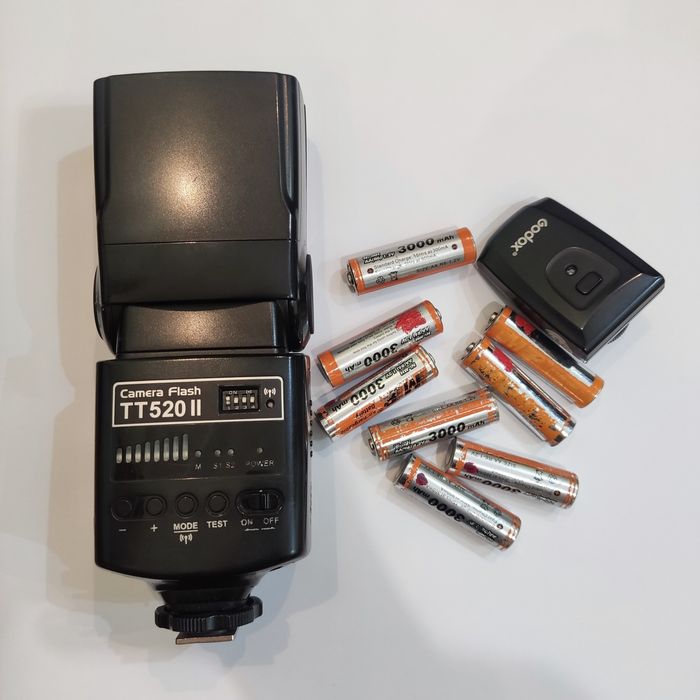 Вспышка Godox TT-520II