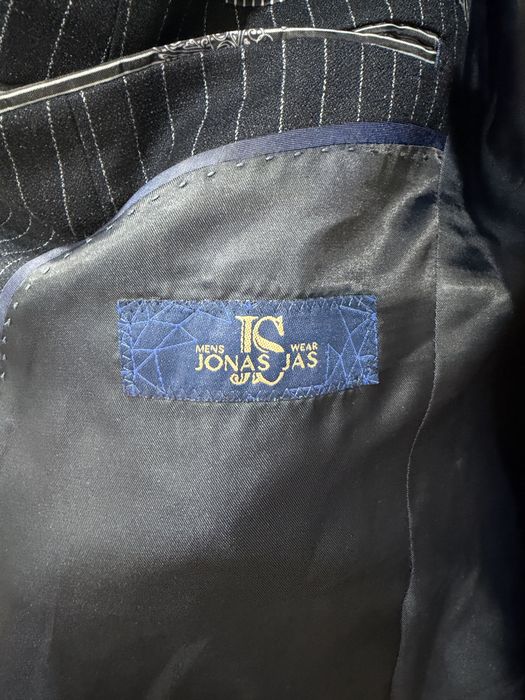 Продам костюм тройку