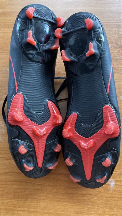 Ghete de fotbal Nike mercurial
