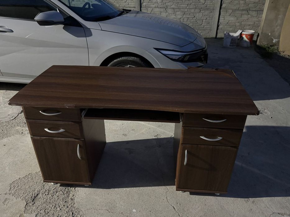 Продам компьютерный стол