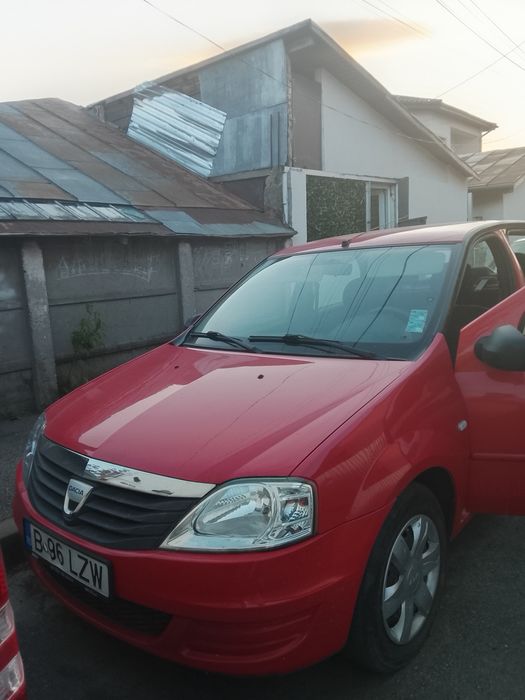 Vând Dacia Logan