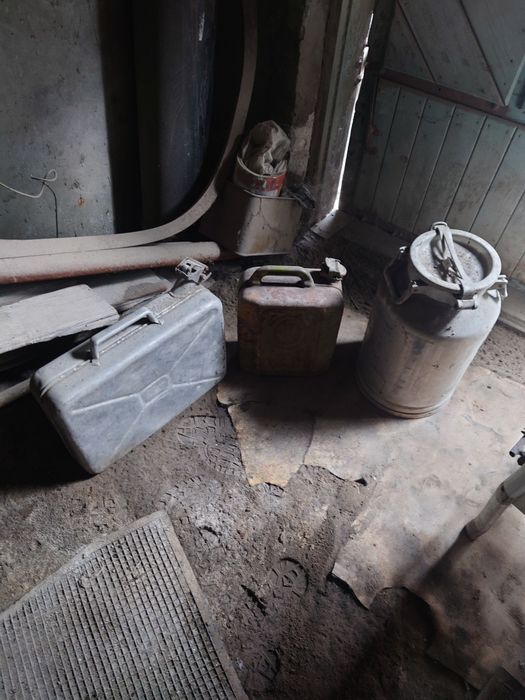 Компрессор, углекислый газовый баллон, лебёдка, домкрат