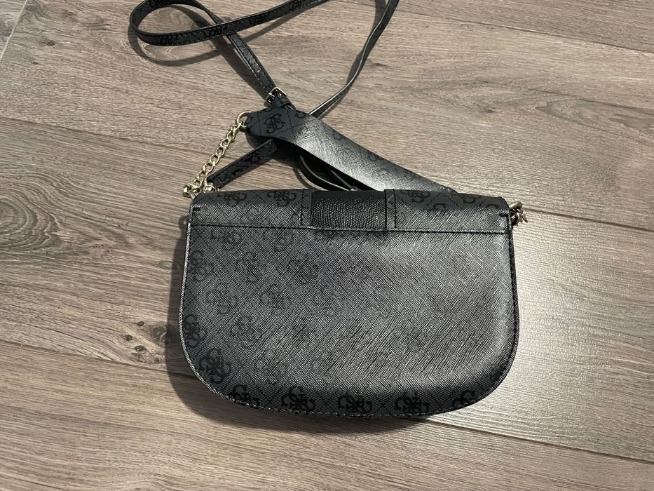 Дамска чанта Guess
