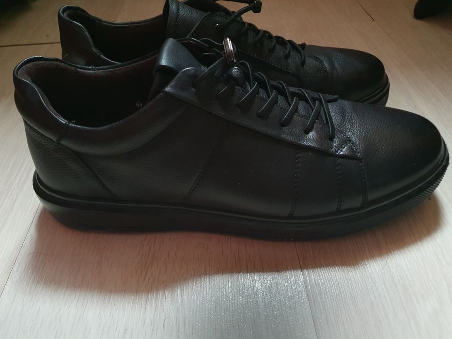 Продам ботинки 43