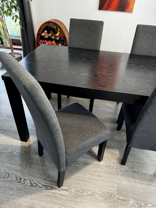 Masa din lemn masiv, neagra 170 x 90 x 78 cm cu scaune tapitate