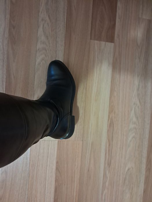 Продам женские сапоги