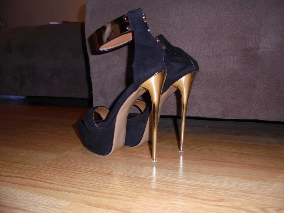 Дамски обувки на висок ток