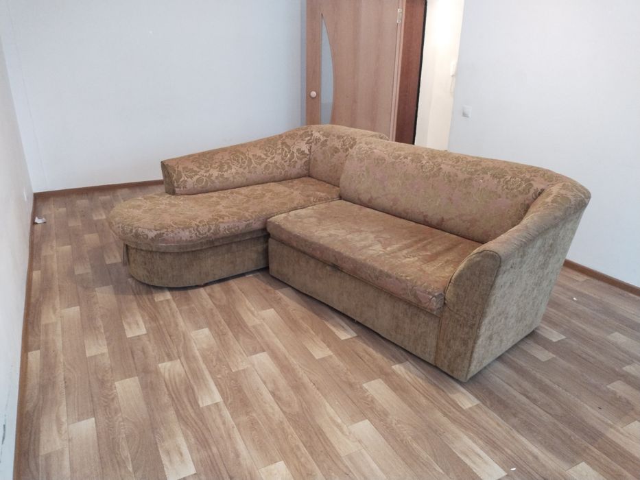 Отдам бесплатно угловой диван