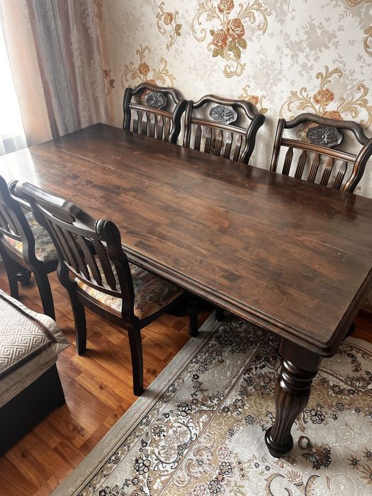 Стол со стульями