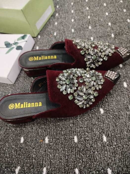 Chiroyli Oyoq kiyimlar